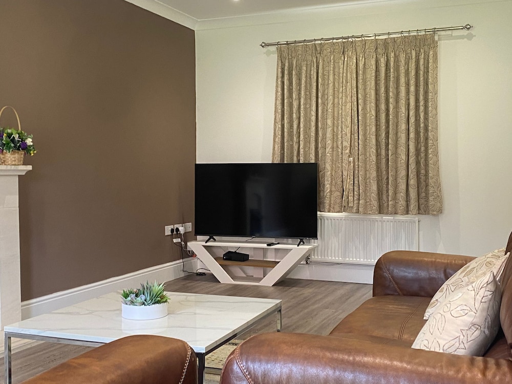 The Comfortable Crew & Family Home