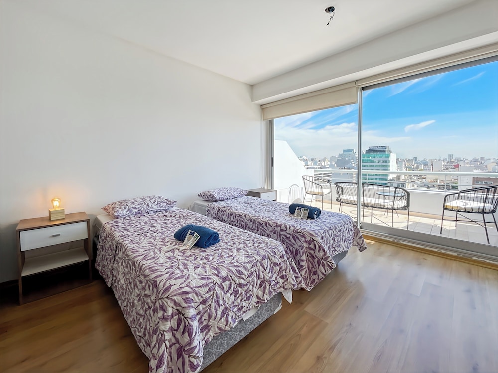 Studio Apartment on 13th Floor With Balcony Terrace