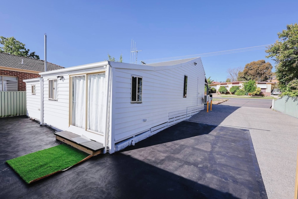 Cozy Family Home in Long Gully, Perfect for Relaxation