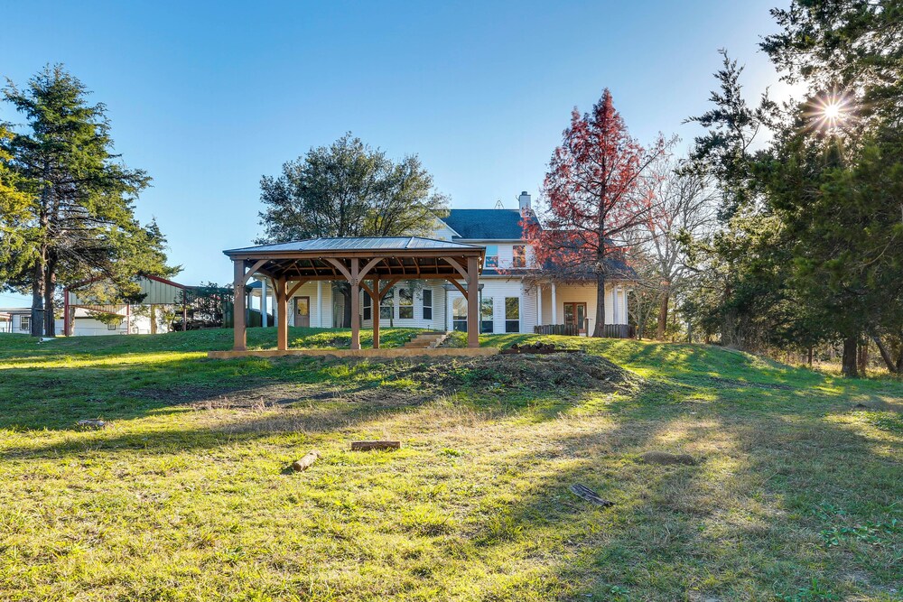 Serene 50-acre Nature Retreat Near Melissa & Anna