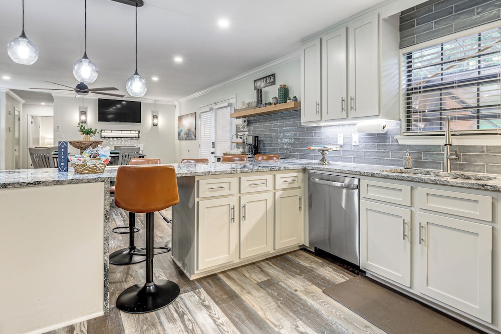 2 Mi to Bay + Beaches: Home w/ Gazebo in Daphne