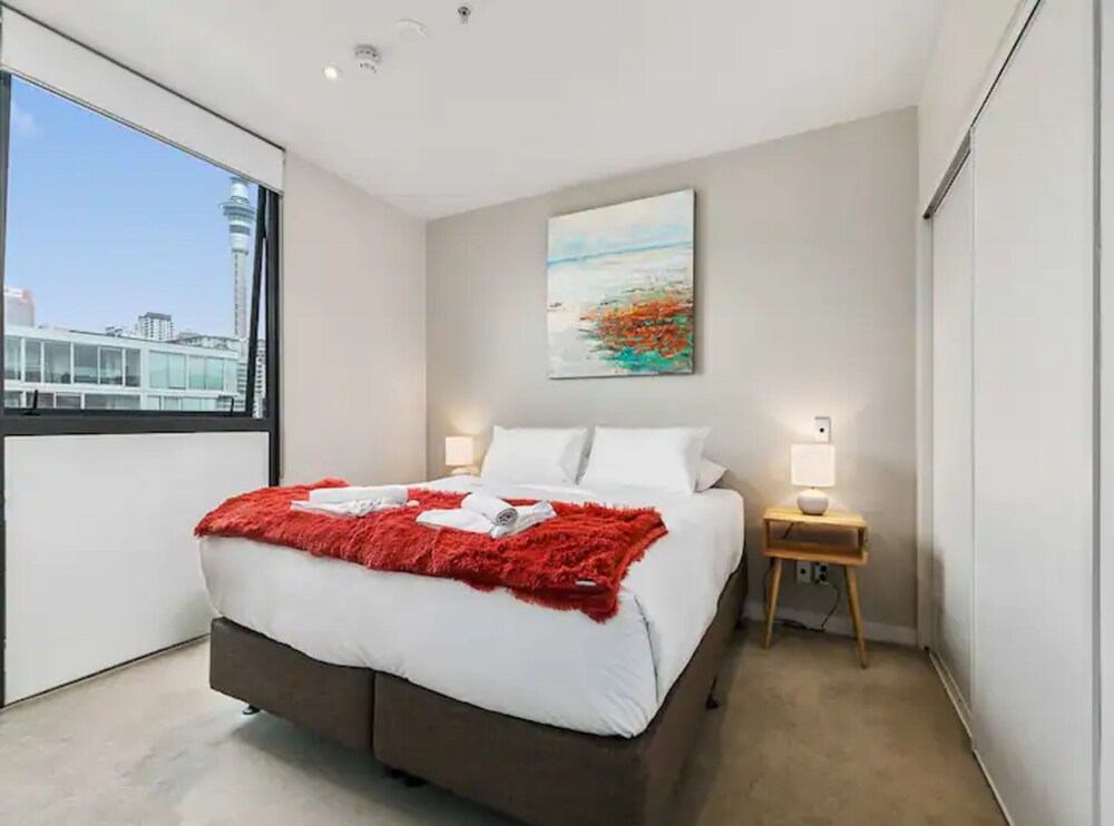 Beautiful 2BR - Pool, Gym & Parking Zodiak Stays view 2