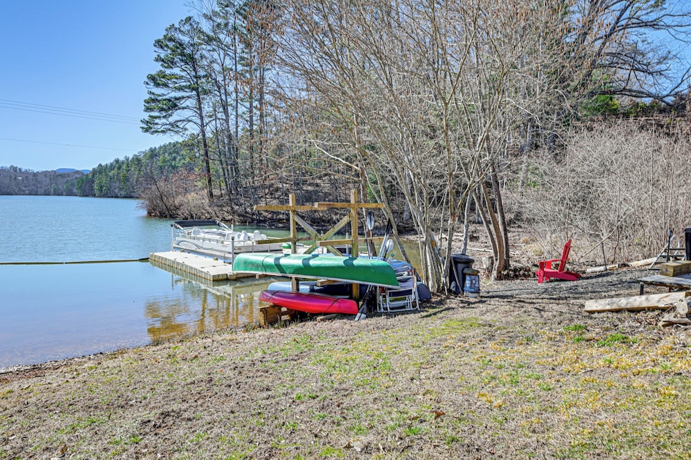 Lakefront Cabin Retreat w/ Dock in Robbinsville!