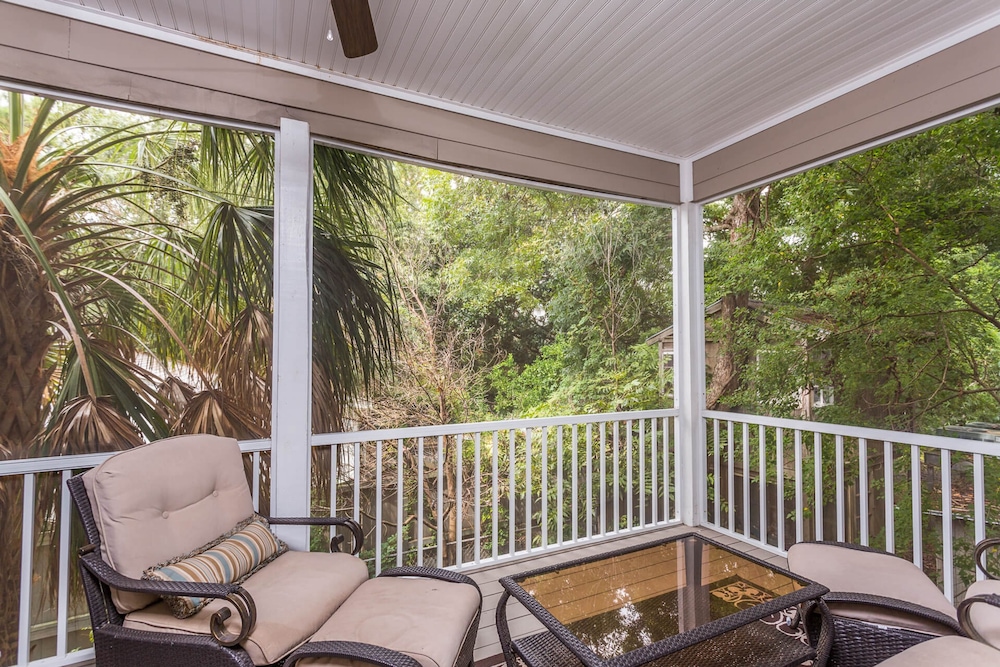 1067 College by Hodnett Cooper view 4