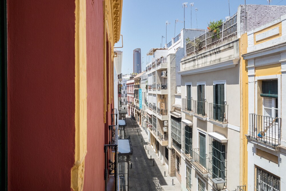 Honest Sevilla Hotel 60