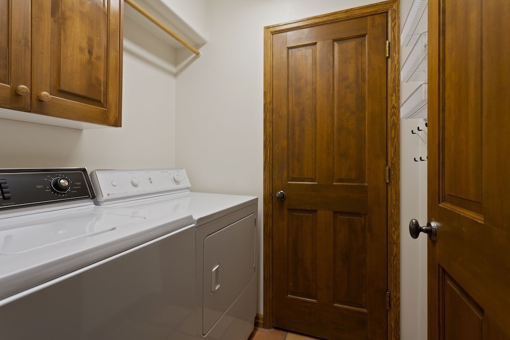 Deer Lake Village at Deer Valley Resort - Four Bedroom Condo with Hot Tub #2478 4 Condo