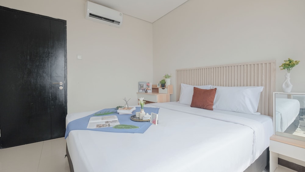 New Furnished And Elegant 2Br At Nifarro Park Apartment