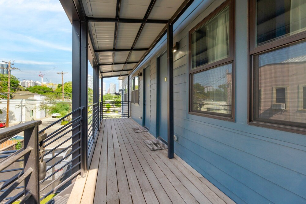 East Austin Condo - 2 Bedrooms & Parking