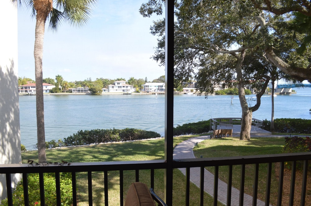 Cove II 127F 2 Bedroom Condo By Midnight Cove II