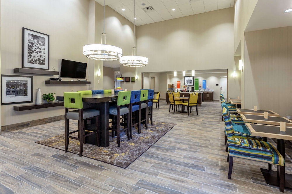 Burlington Vacations - Hampton Inn  Suites Burlington - Property Image 2