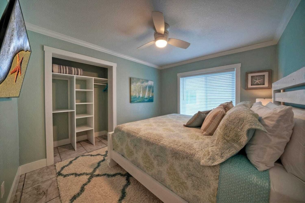 Gulf Views + Pools, Tennis, Pickleball & Beach Access Awesome Beachfront by Avantstay
