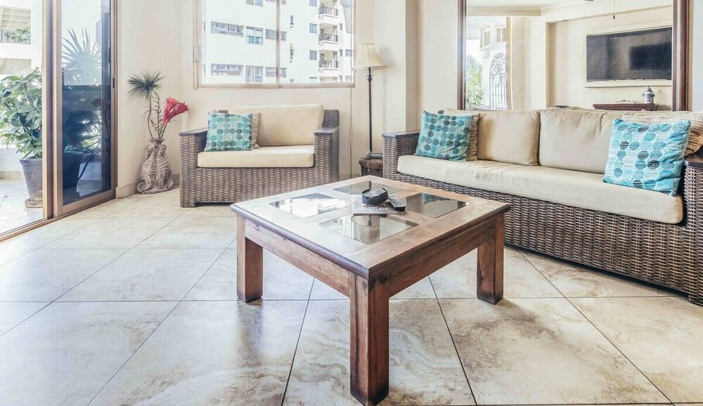 Ocean View 2Br Condo-balcony-beach-pool - 805