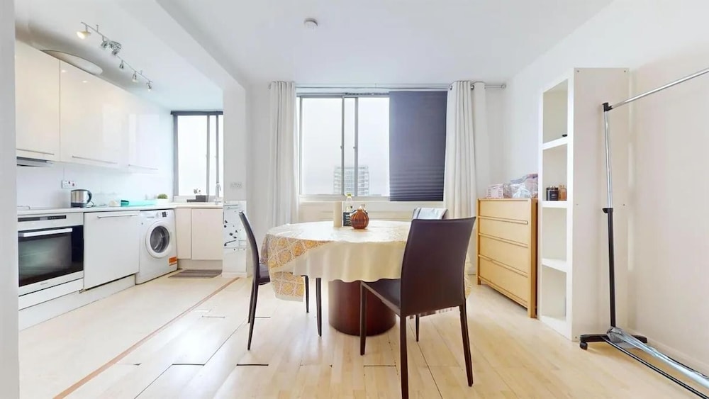 London Chic Apartment Retreat