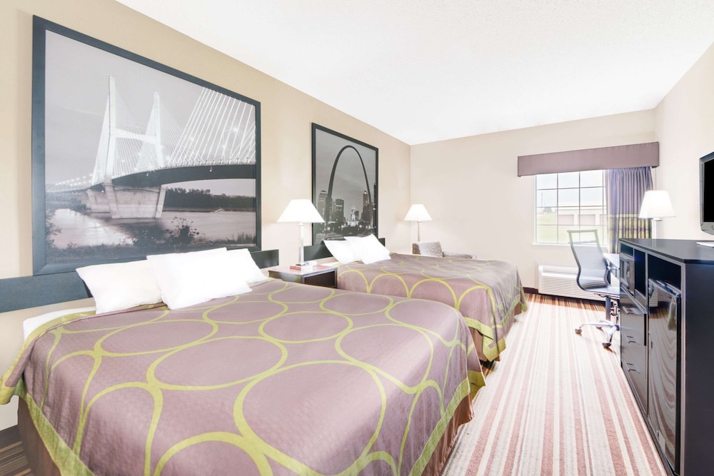 Super 8 by Wyndham Monett view 5