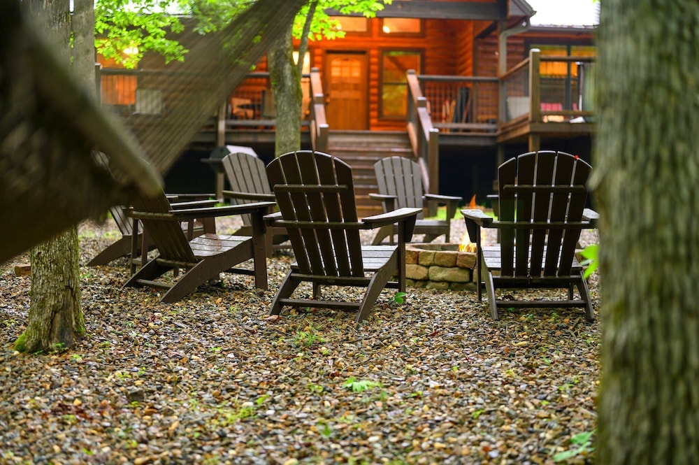Whitetail Retreat Cabin for 13!