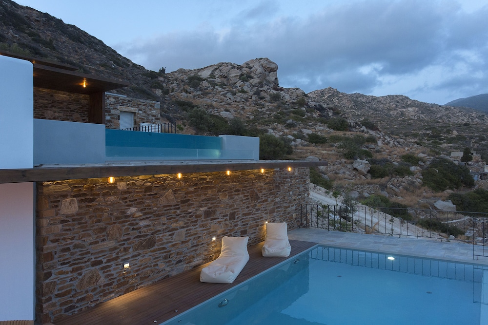 Far Out Hotel & Spa