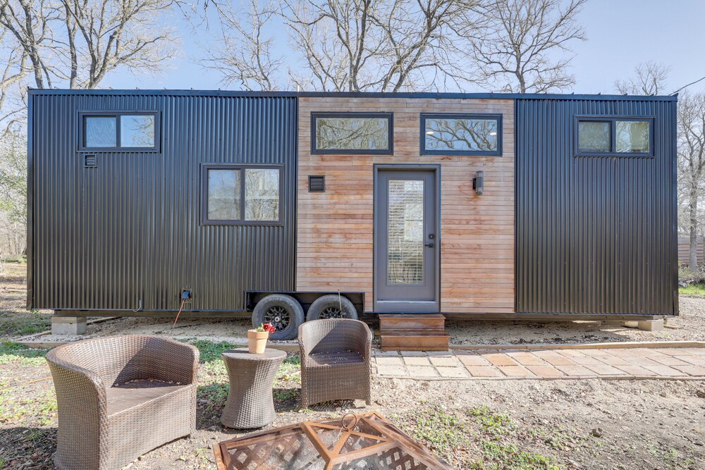 Hiking & Creek: Manor Tiny Home in Forest Retreat