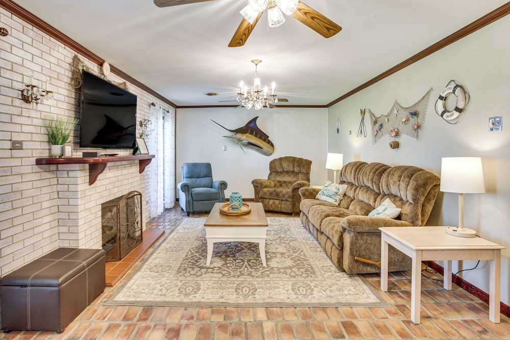 Fish & Explore: Serene Home on Bayou Petit Caillou