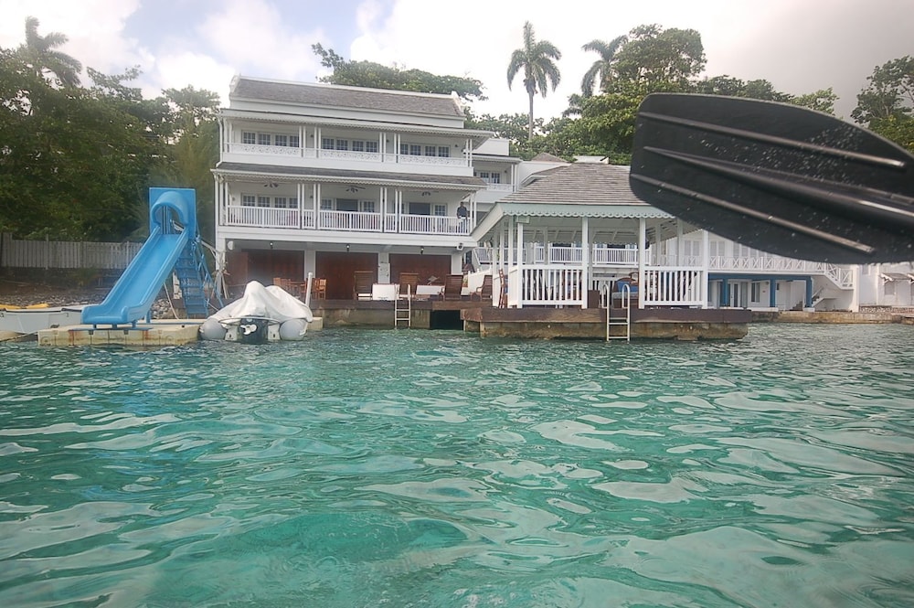 San Bar 6BR by Jamaican Treasures