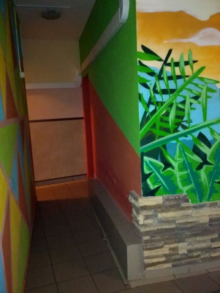 JUNGLE - Hostel