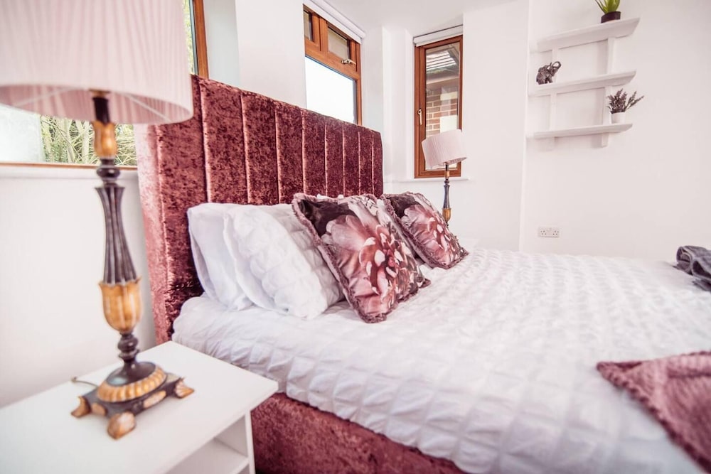 Threeways Retreat With Heated Swimming Pool view 4