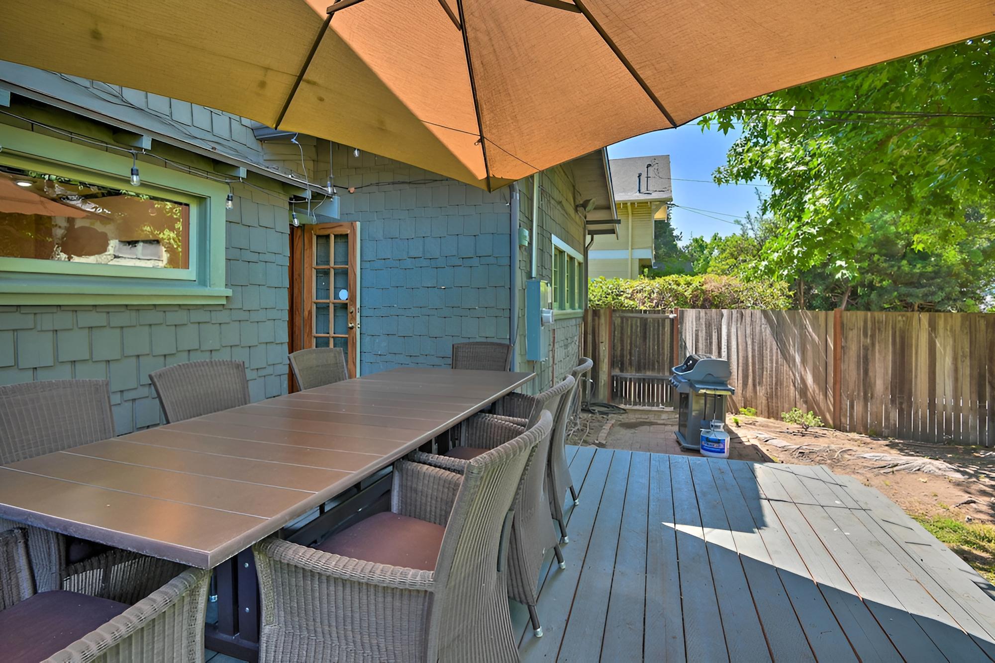 Inviting Bungalow w/ Deck, Close to Dtwn LA! view 2