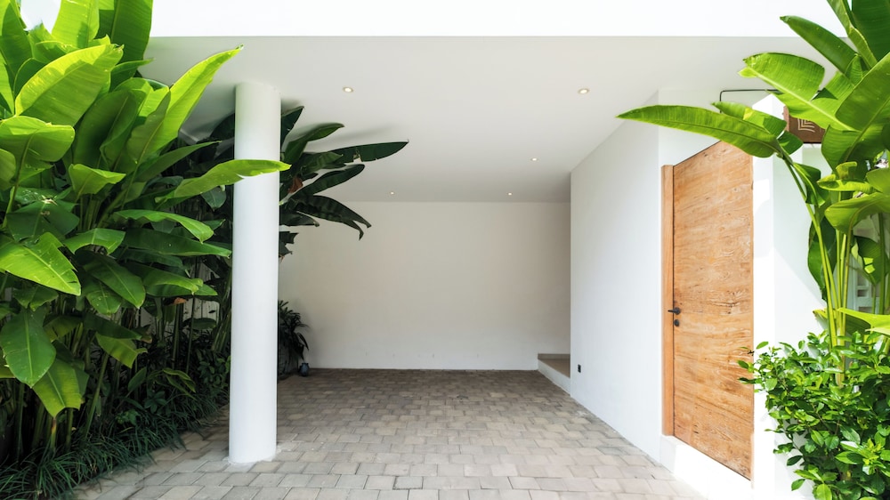 Loona Palm Villas by Villa Finder