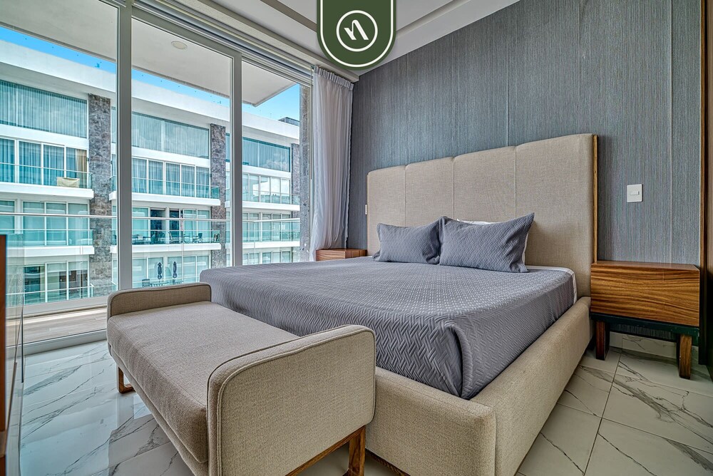 2BR Condo With Private Balcony - Padel Court
