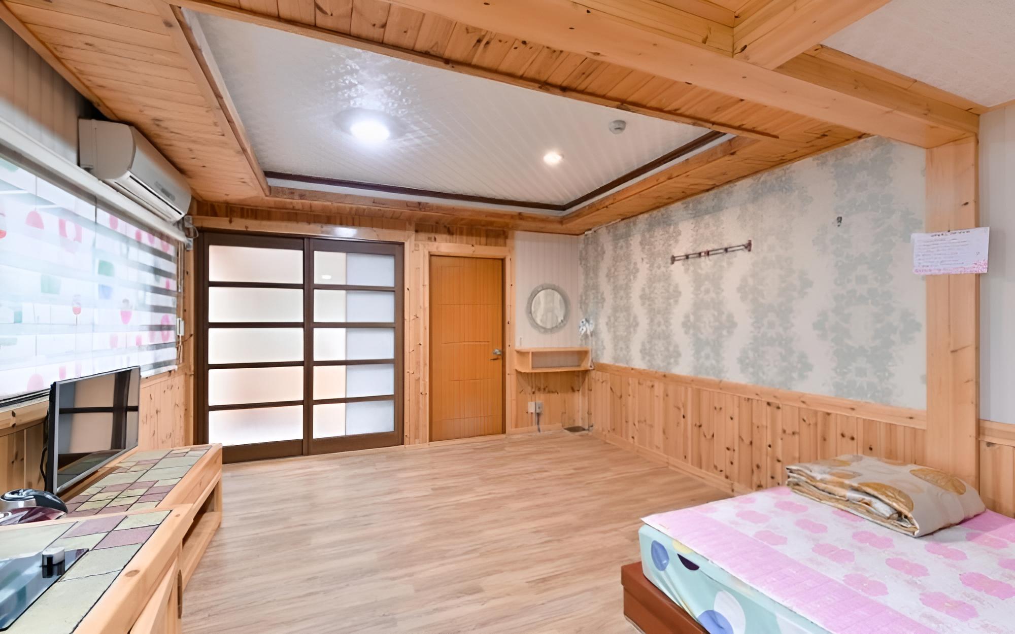 Taean Sheruvil Pension view 4