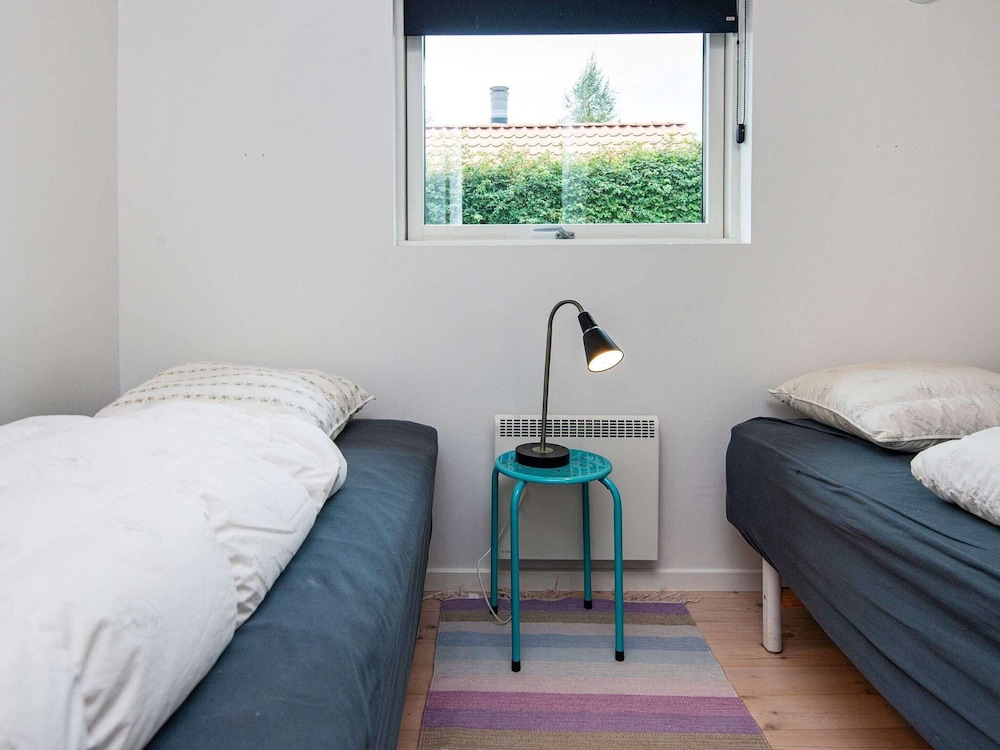 Bright Family Cottage by Kelstrup Beach view 2