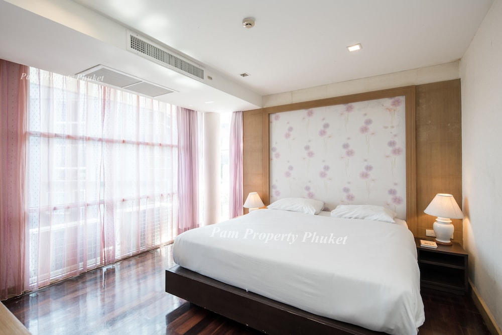 The Kris Condo by Knock-Knock