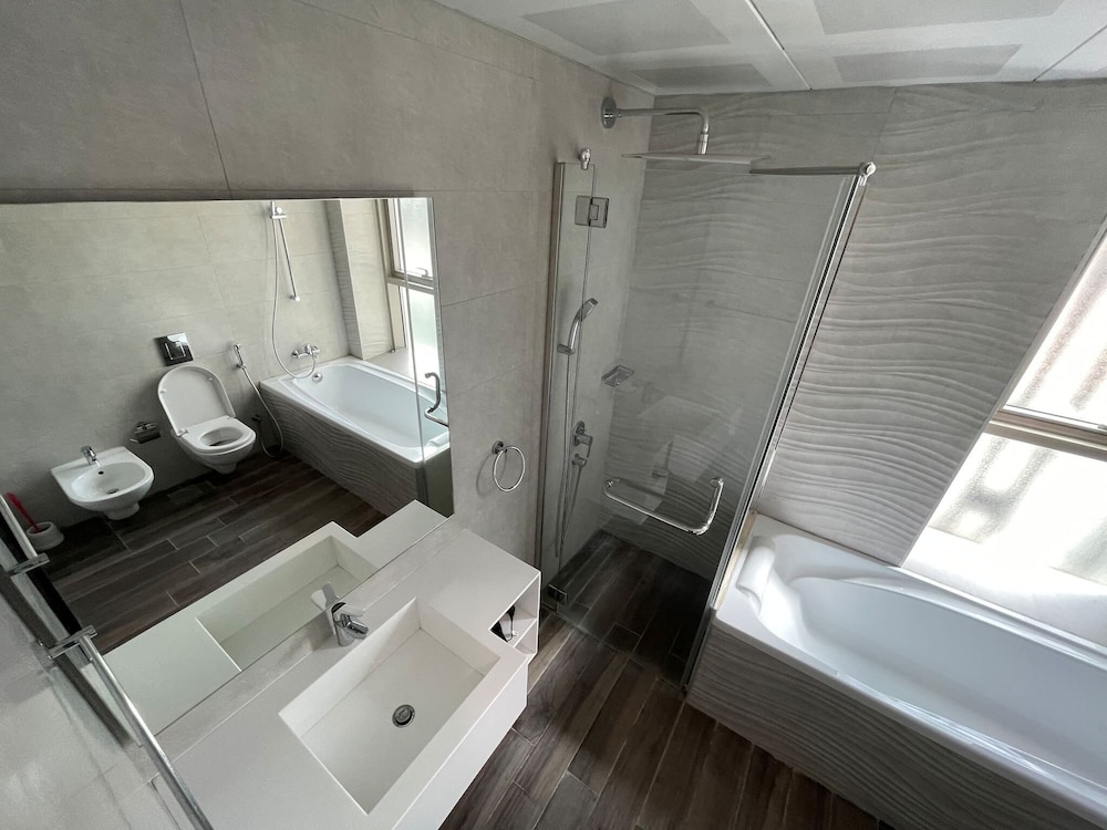 Best Townhouse On Jcv 4 Bedrooms With Jacuzzi