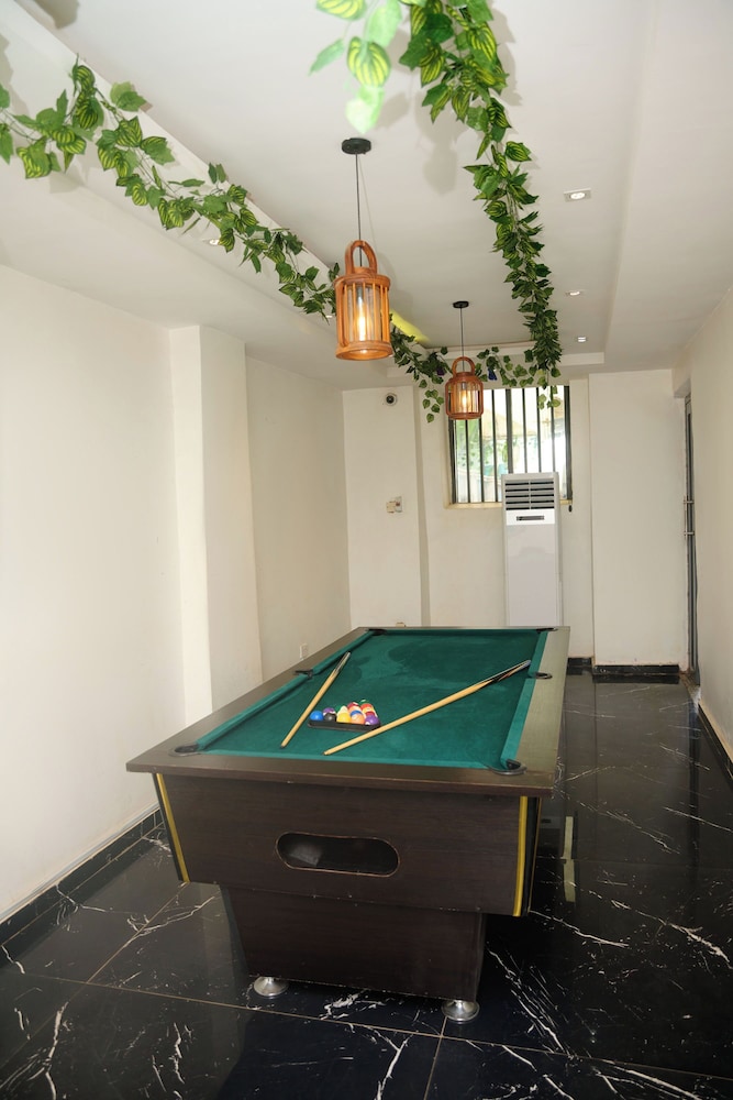 CREMYARK HOME APARTMENTS