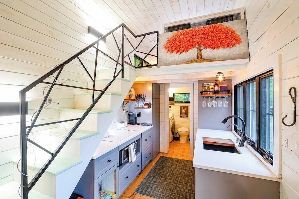 Hidden Retreat 4-homes 134 Acres