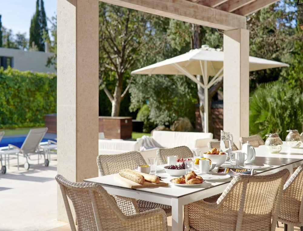 Villa on the Foot of La Font Hills