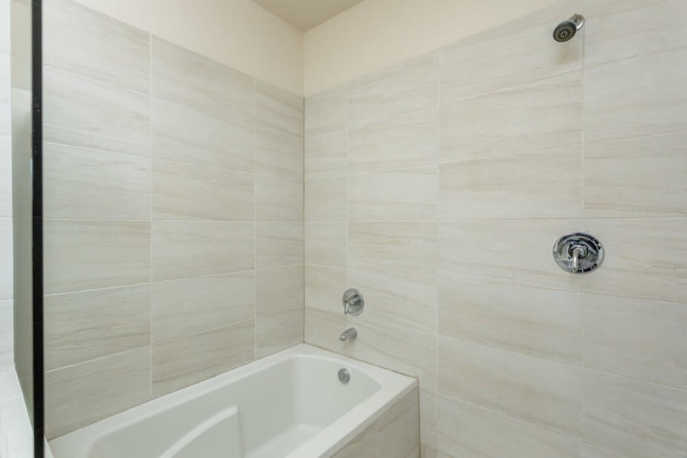Renew Tanglewood 3-bedroom in Uptown Houston