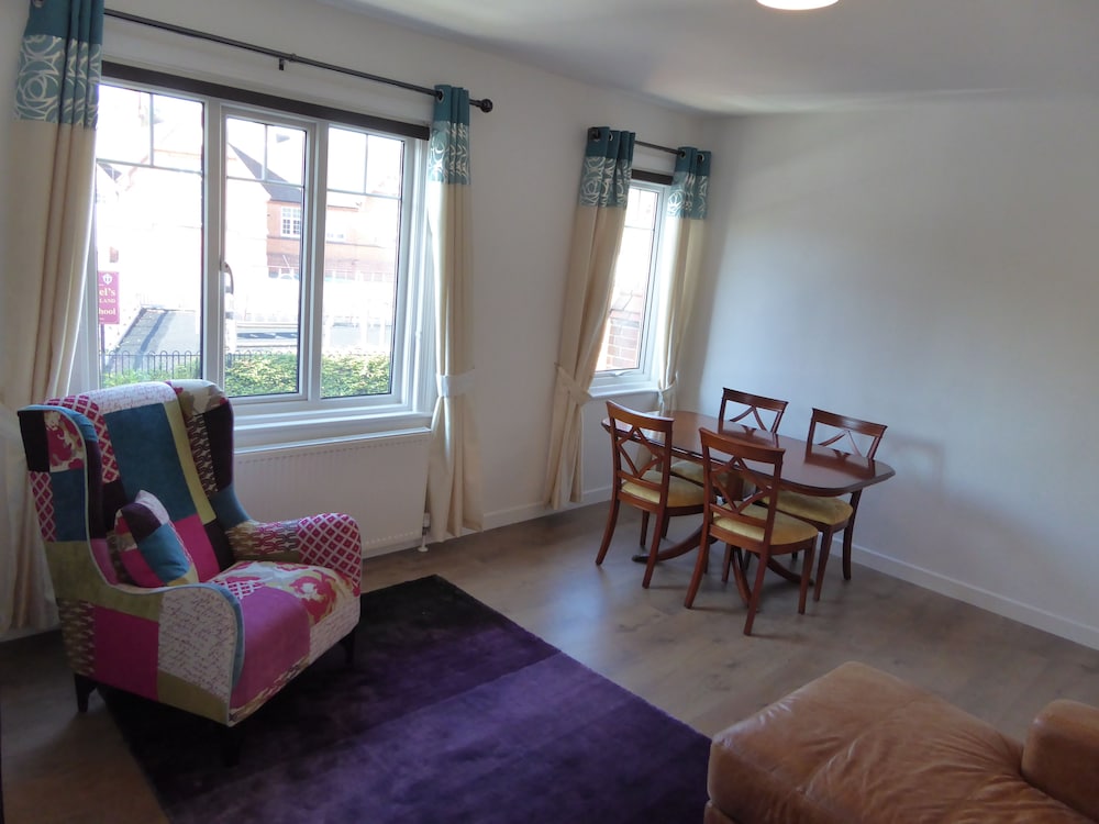 Sunninghill Apartment