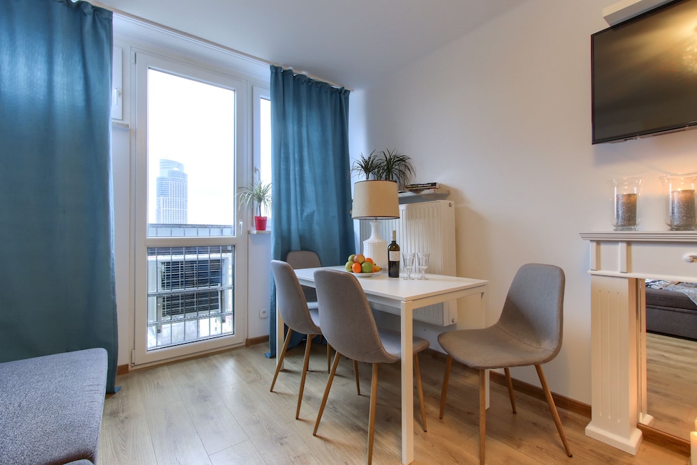 UNIT Warszawa Centrum Room by Metro Rondo ONZ
