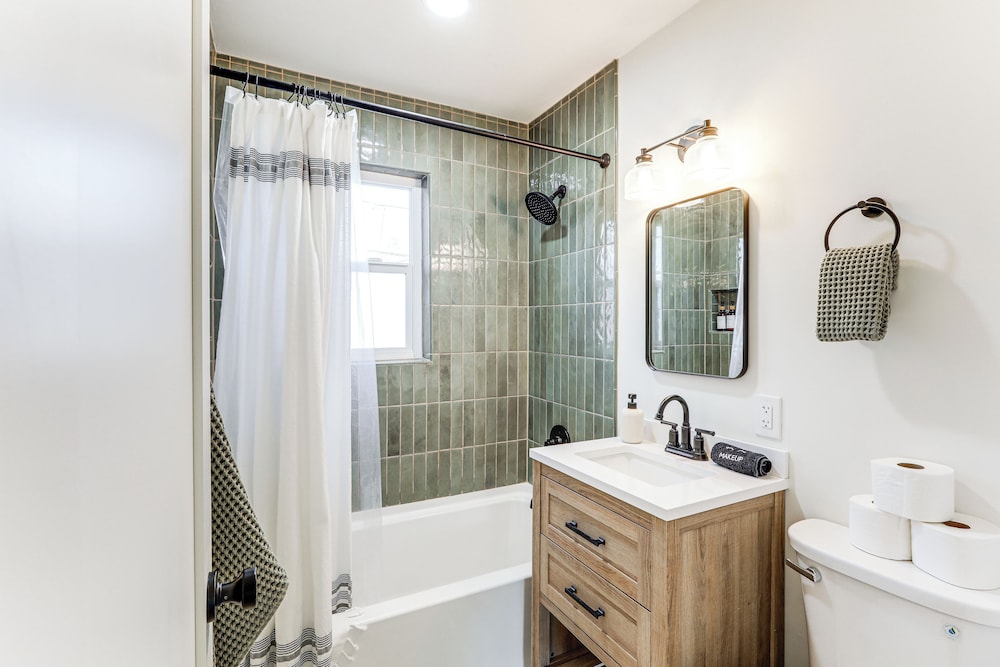 Near NAU & Dtwn! Kid-friendly Flagstaff Retreat