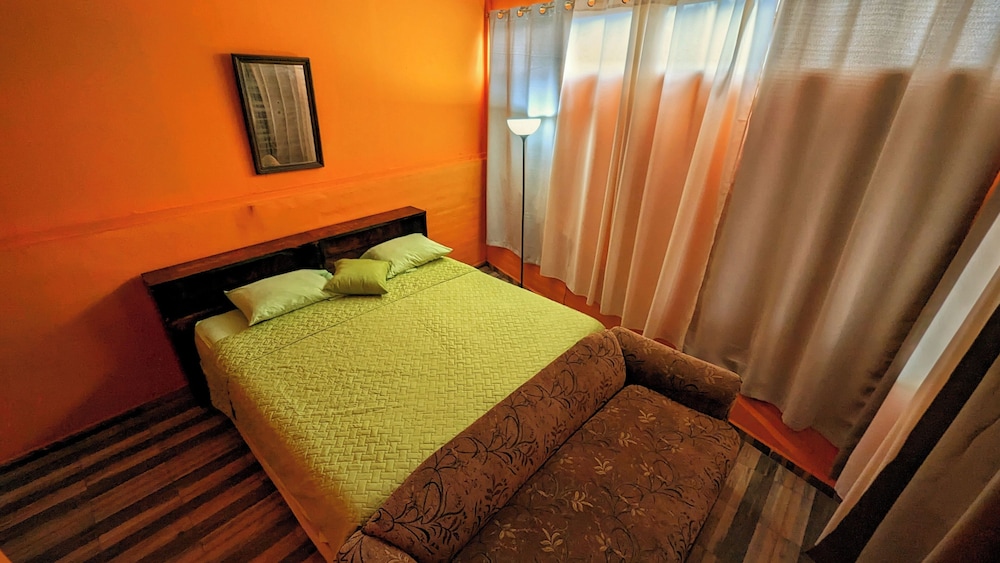 1961 Los Naranjos Hostal
