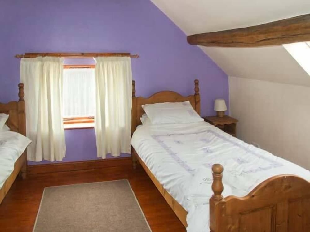Horse Shoe Cottage view 3