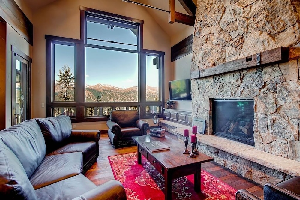 Three Sisters Lookout 5 Bedroom Home