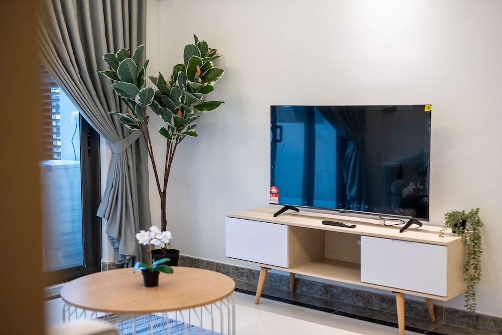 2BR R&F Phase2, CIQ R&F Mall, Free Parking