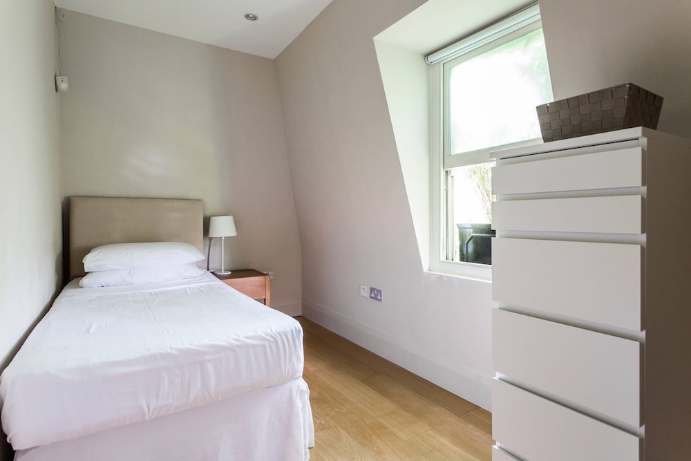 Campden Street VII by Onefinestay