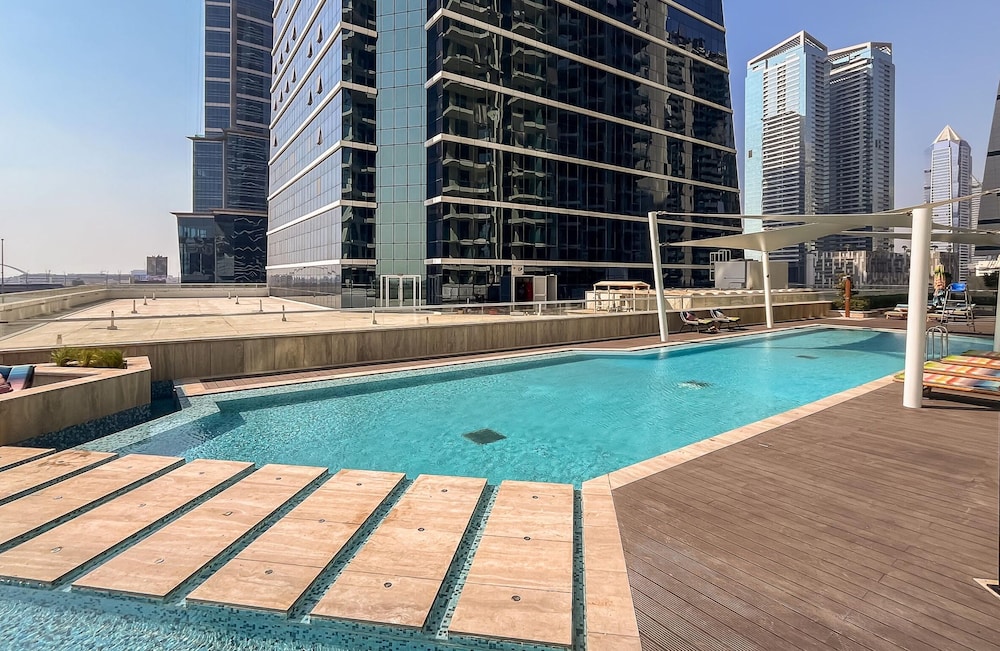 Exclusive 1BR Urban Oasis Canal