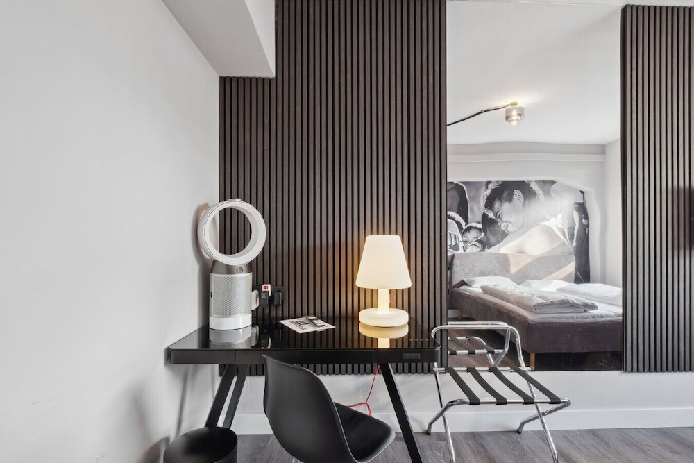 The Room 44