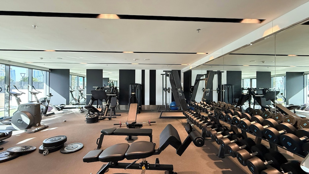 Nobles Suites by Hostiva - City View