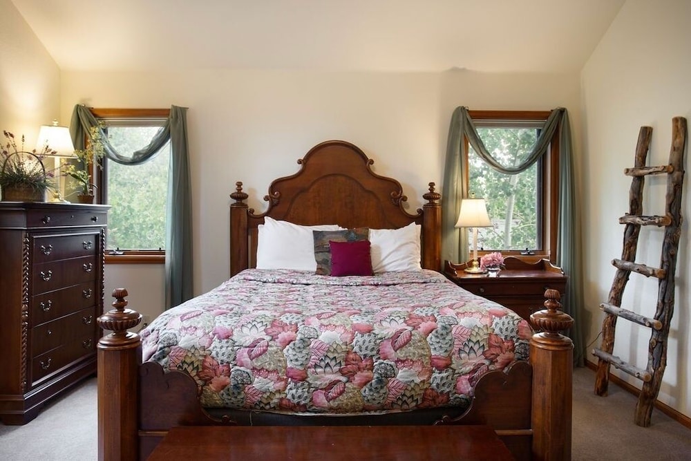 Streamside Lane 4 Bedroom Home