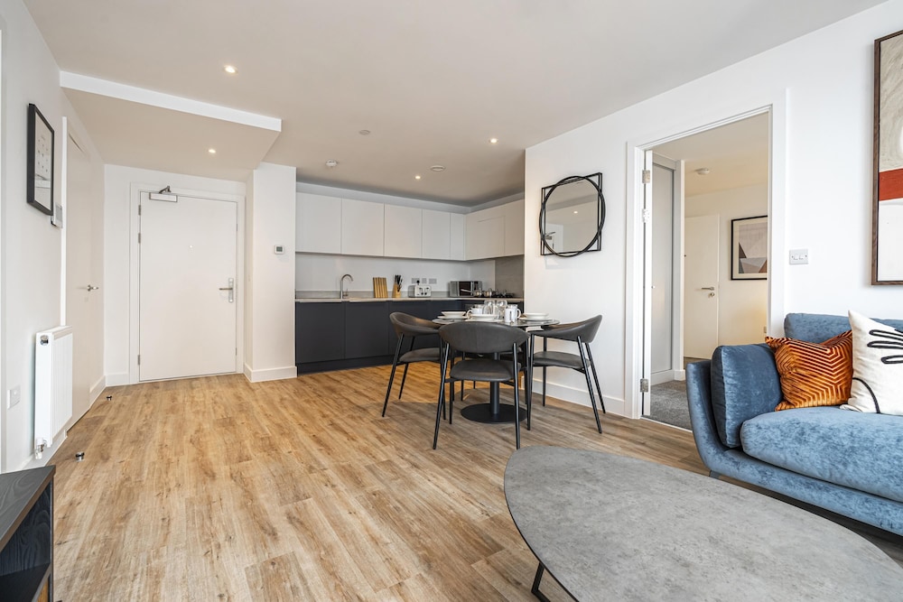 Amazing Flat With Community Hub view 4