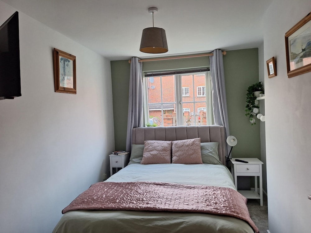 Stratford-upon-avon - Sleeps 4 - Pets Allowed view 4